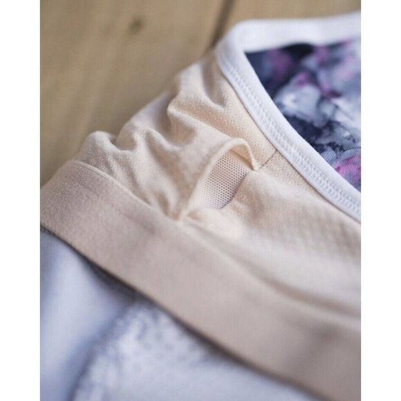 Lululemon Size 6 Crossback Tank Moody Mirage White Thin Straps Low Racer Back - Picture 10 of 12